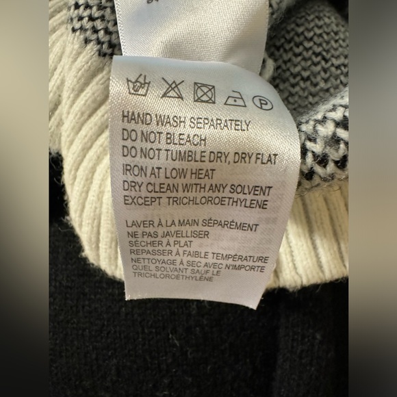 Farm Rio🩷 Smiley Collaboration Sweater Size Large - Picture 12 of 13